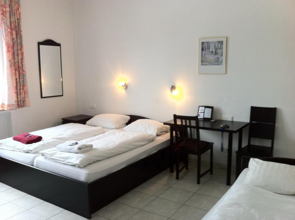 Hotel Goldener Engel Waldbronn Rom bilde